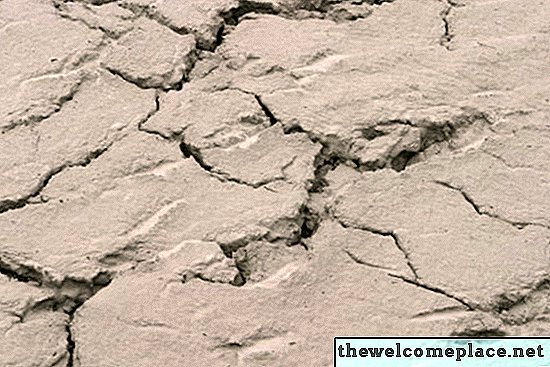 Какие почвы поглощают больше всего воды?