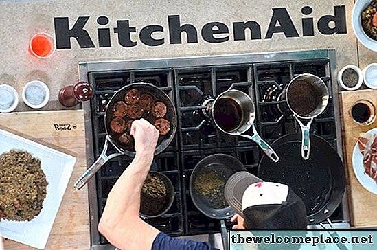 Hvem lager KitchenAid apparater?
