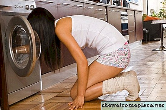 乾燥機に入れた後、衣服がまだ濡れているのはなぜですか？