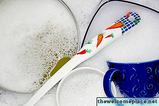 Pourquoi la graisse coupée au savon à vaisselle?