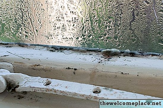 Warum läuft Wasser in mein Fensterbrett?