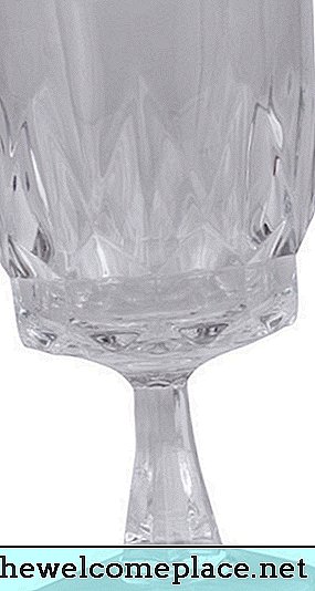 Por que embeber novos copos de cristal em vinagre e água?