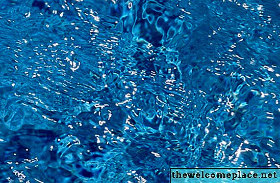 Est-ce que le drainage d'une piscine d'eau salée tuera votre gazon?