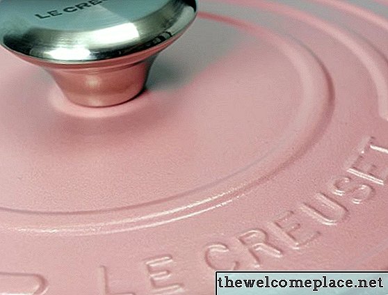 Ja, Le Creuset kam gerade mit tausendjährigem rosa Kochgeschirr heraus