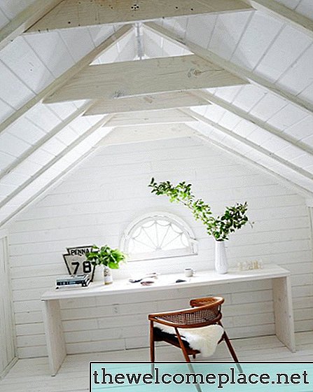 Du bør sannsynligvis begynne å tenke på loftet ditt som det ideelle hjemmekontoret