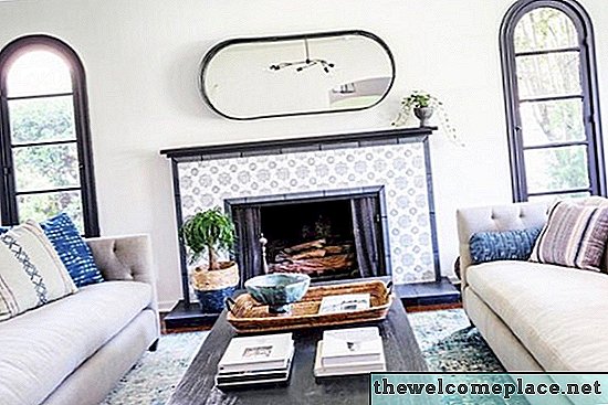 Vaše stylové oko bude spokojeno tímto symetrickým obývacím pokojem